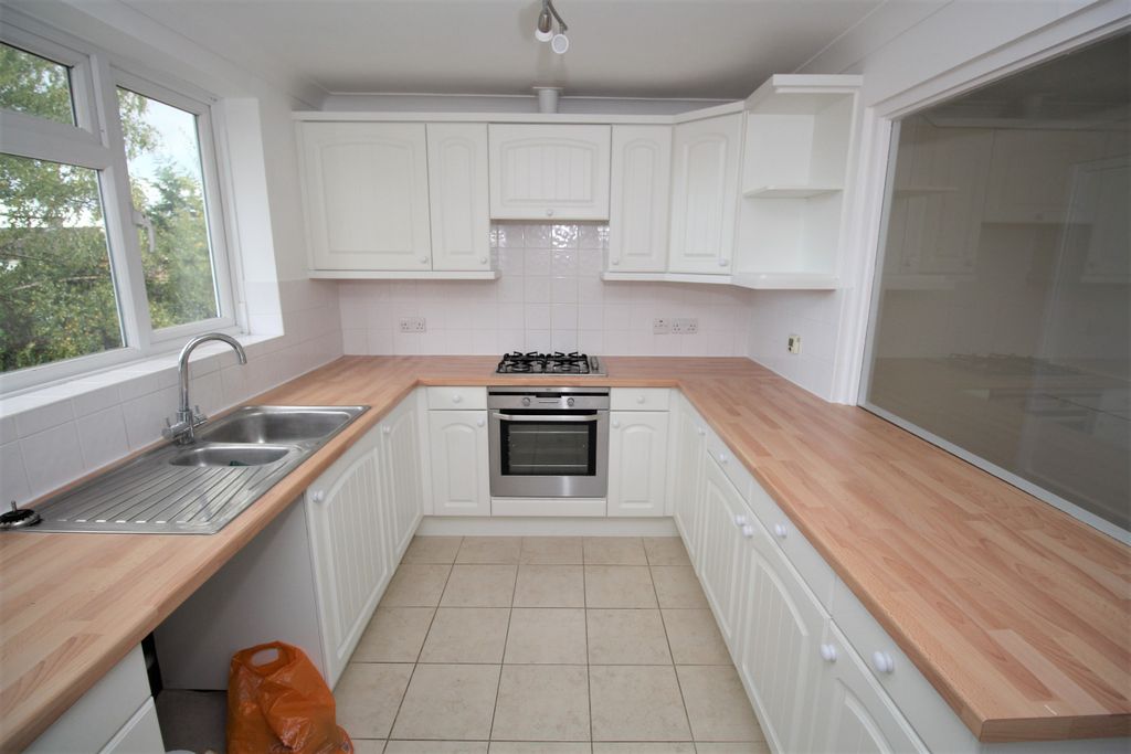 Property photo 2 of 8 Kitchen