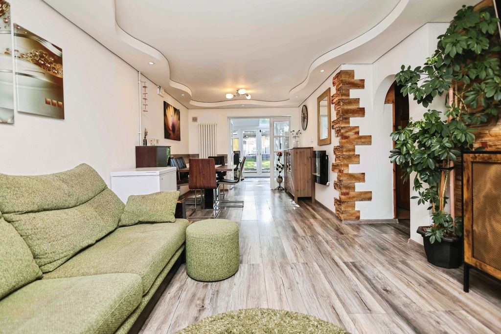 Property photo 2 of 20 Pbox-Img.Jpg