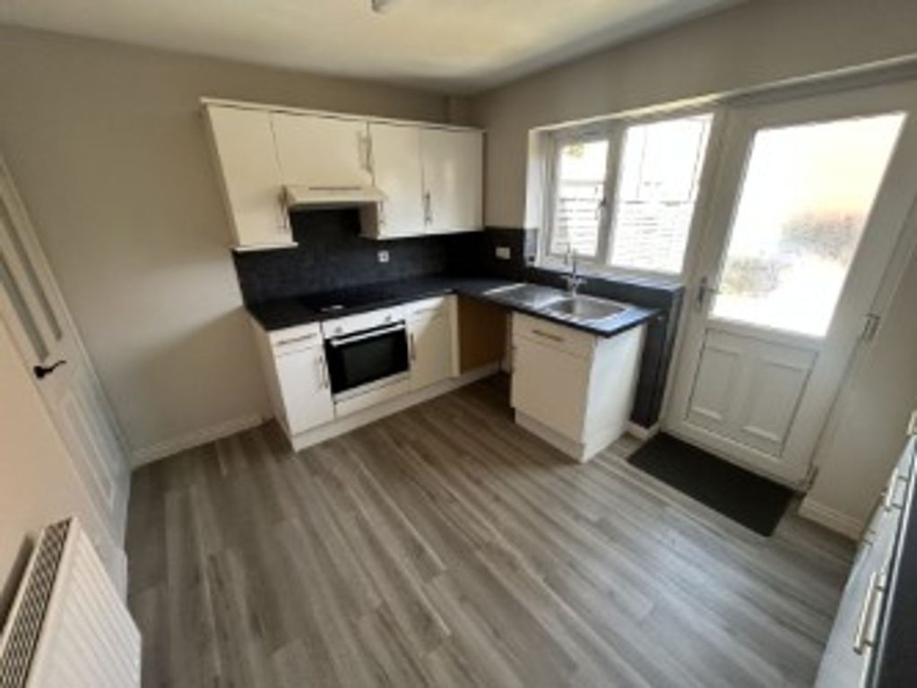 Property photo 2 of 7 Kitchen