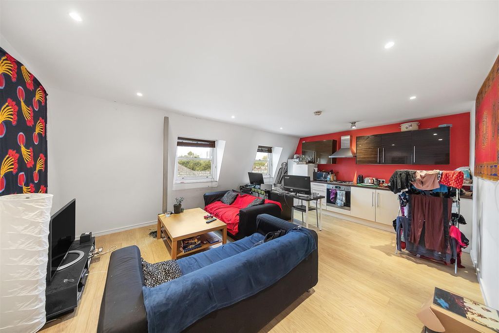 Property photo 1 of 9 11582_00433583.Jpg