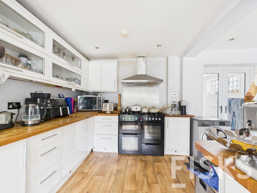 Property photo 2 of 20