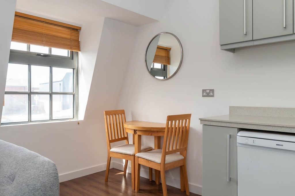 Property photo 3 of 8 Kitchen