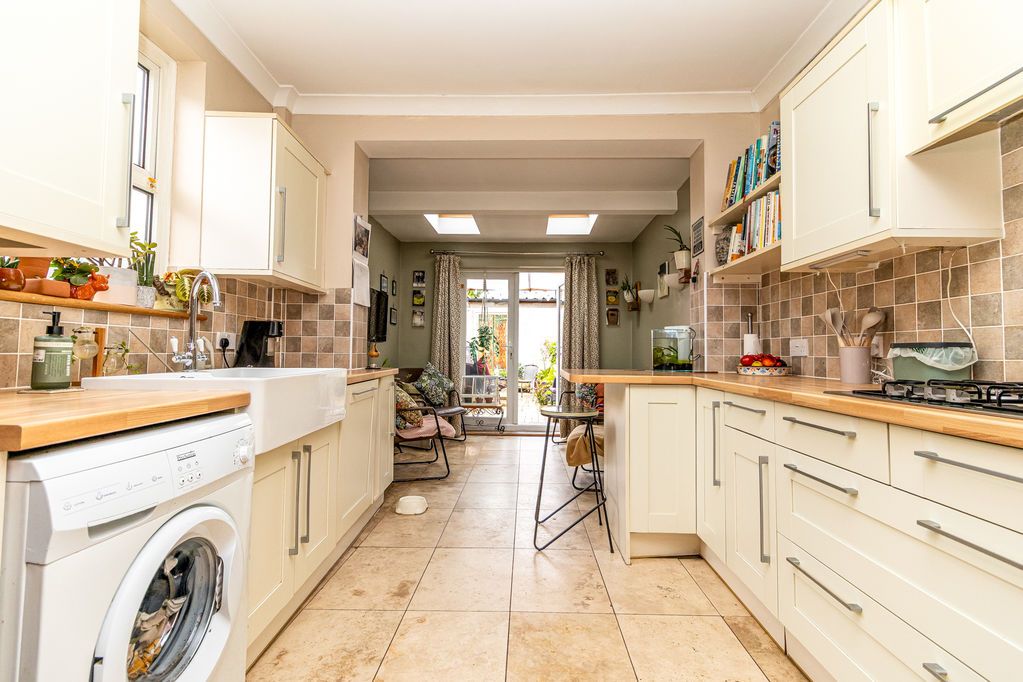 Property photo 3 of 27 Kitchen