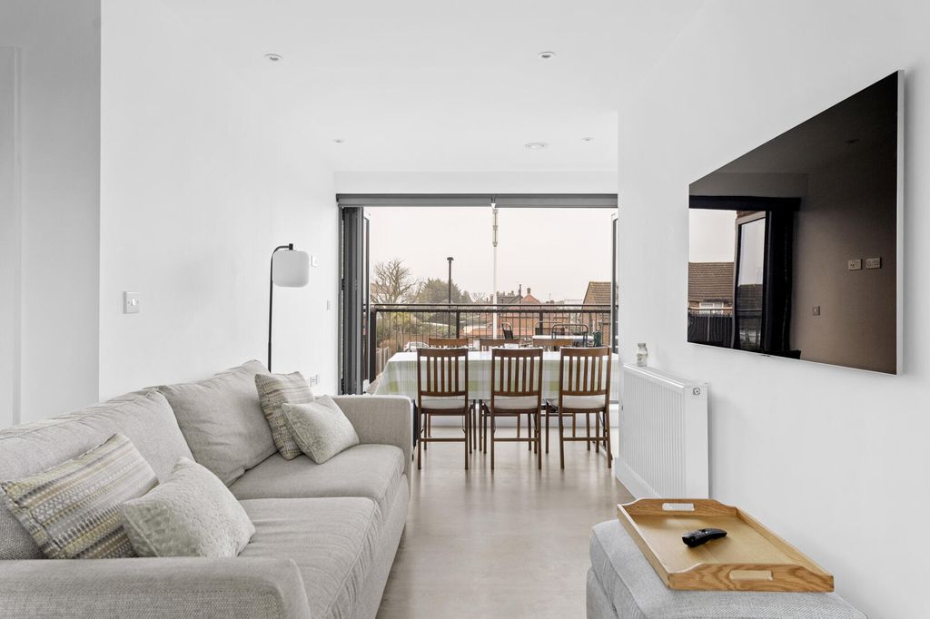 Property photo 2 of 21 Living Room