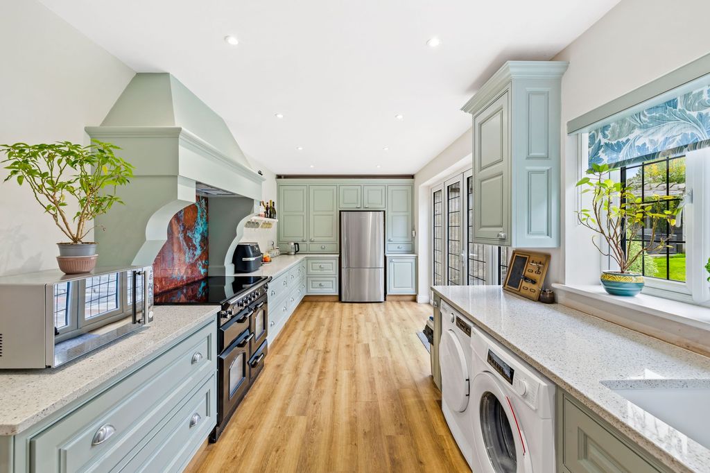 Property photo 2 of 23