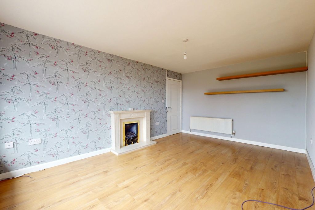 Property photo 3 of 15 4955624