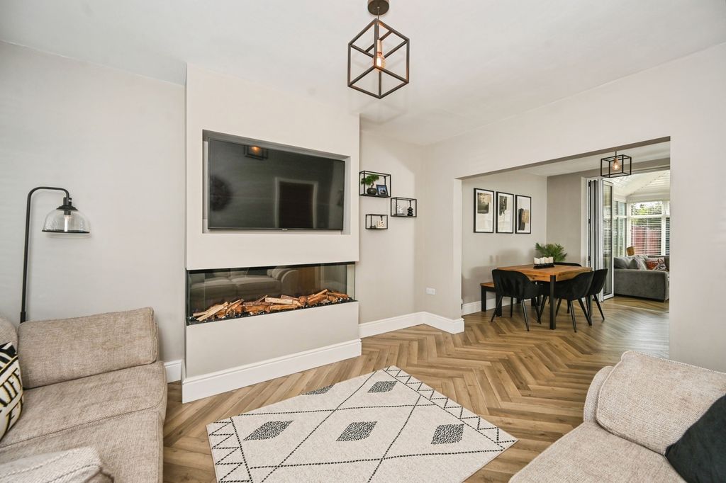 Property photo 2 of 24 Pbox-Img.Jpg