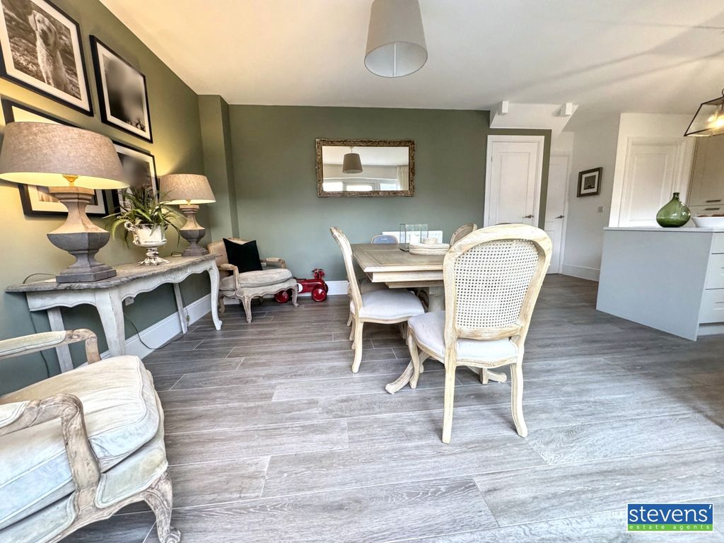 Property photo 3 of 28 Image00024_Blurred (3)