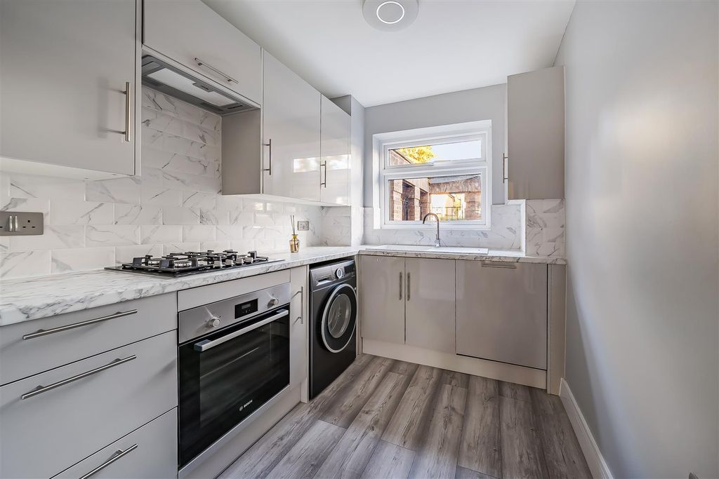 Property photo 2 of 16 1373432-15-68Ff4A5Bd8106.Jpg