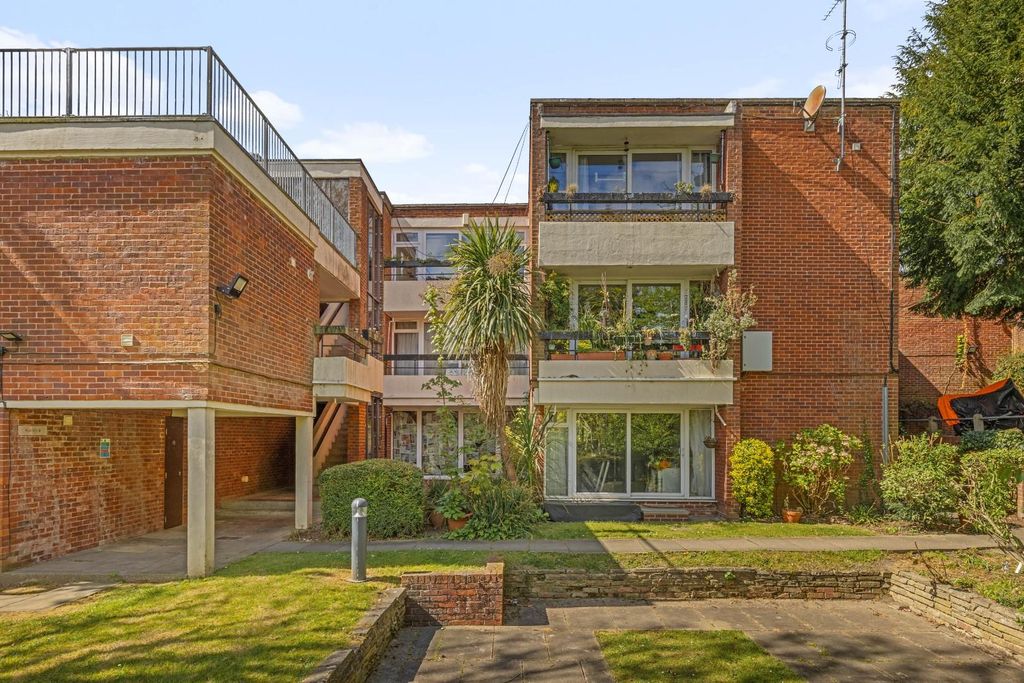 Property photo 1 of 10 7 Ragwart Court, Se26 -  12.Jpg