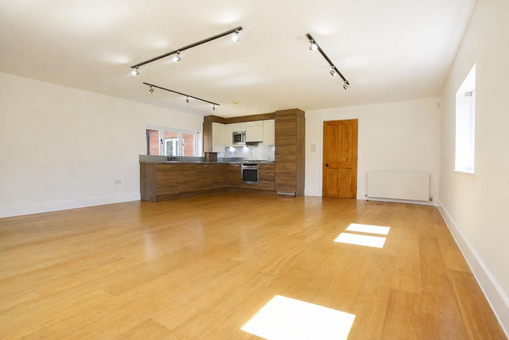 Property photo 3 of 10 5044Fe53-0cd0-42A2-ba1d-B5106Af1606c.Png