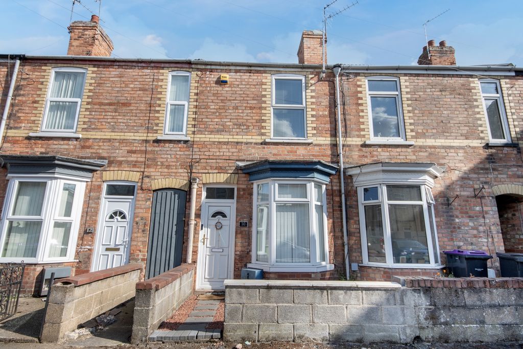 Property photo 2 of 13 Ewemove Estate Agents Scunthorpe - Front Aspect