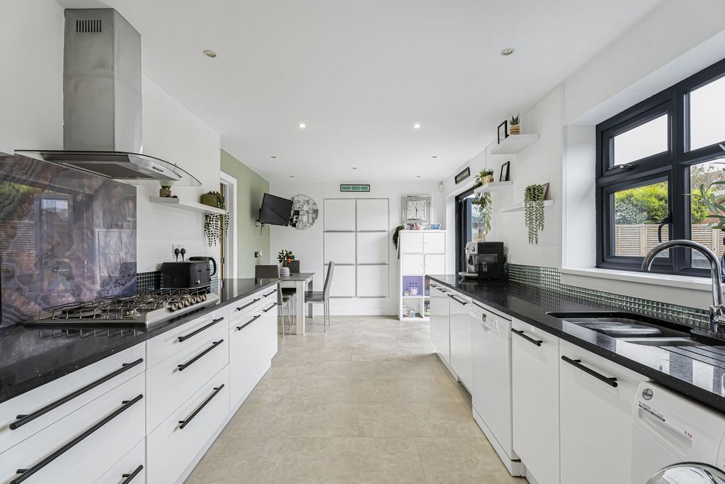 Property photo 3 of 22 Kitchen