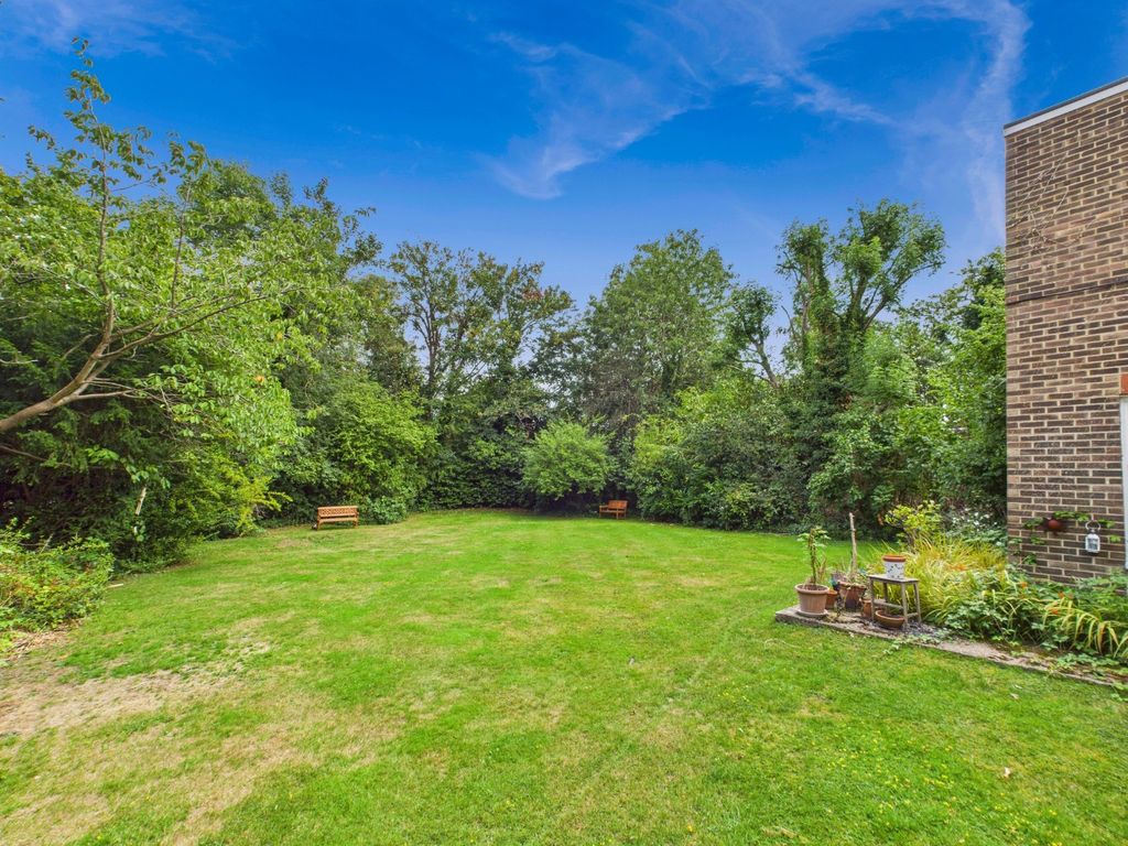 Property photo 2 of 10 4398982