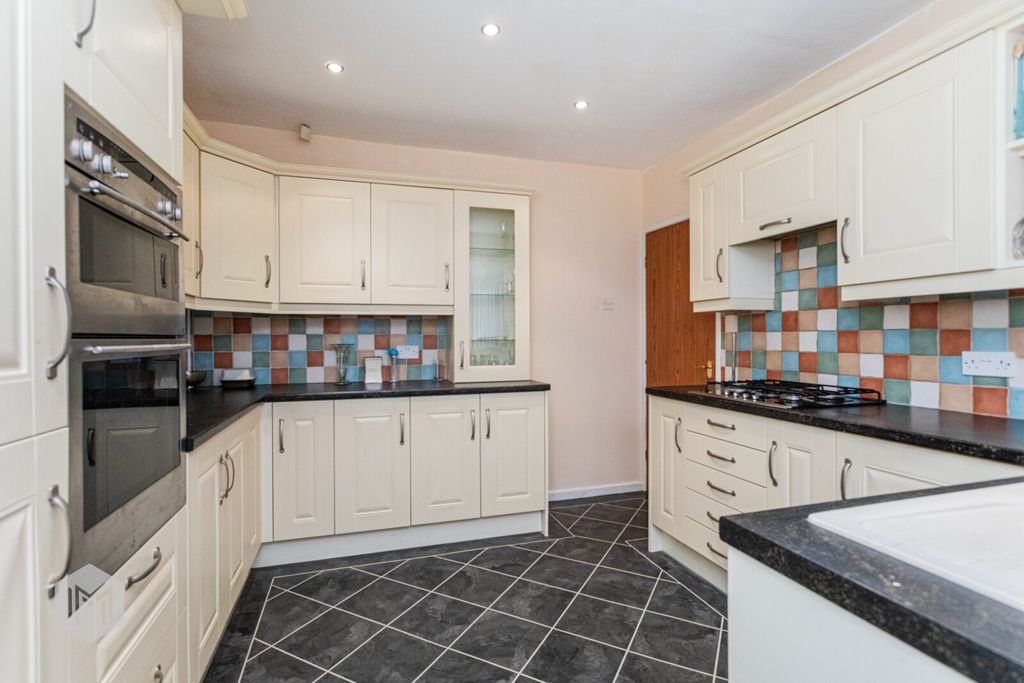 Property photo 2 of 23 Picture No. 16