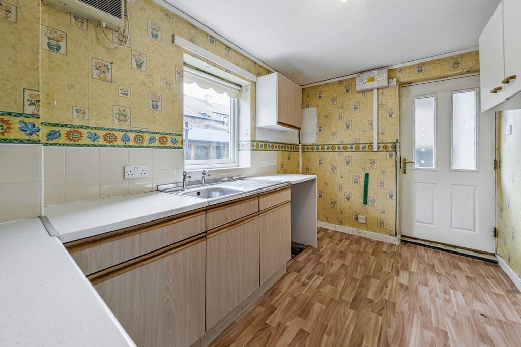 Property photo 3 of 16 8 James Street, Westerhope, Newcastle Upon Tyne, Ne5 5Jl