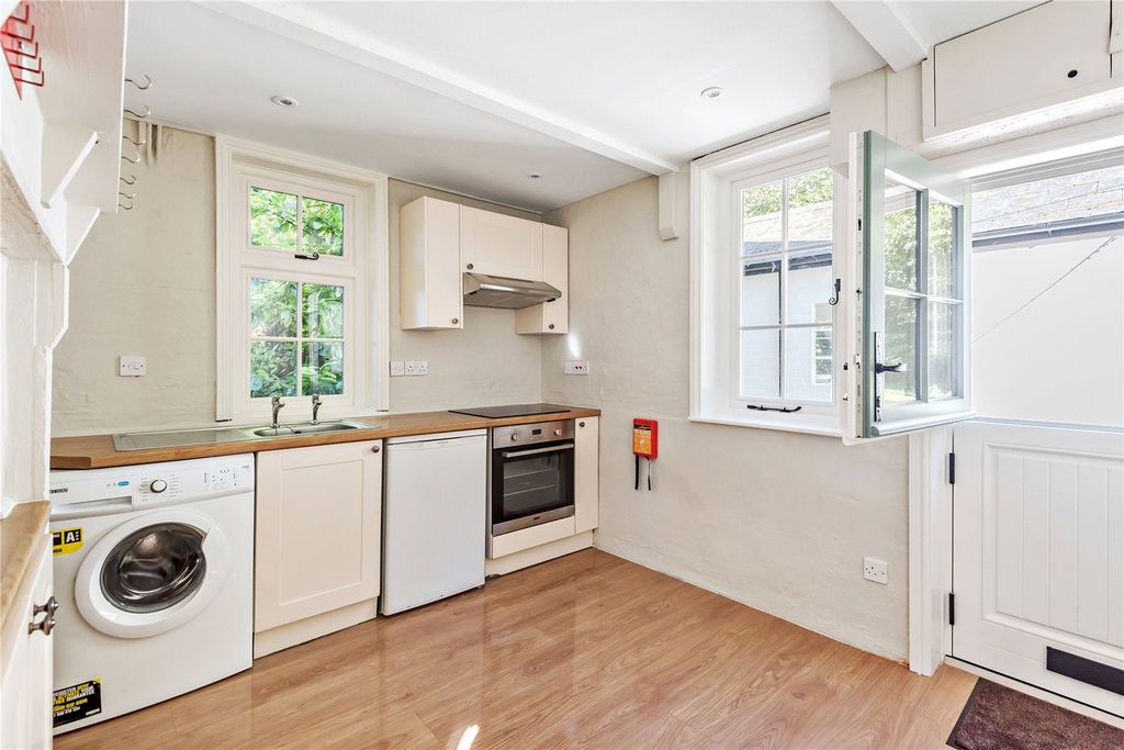 Property photo 3 of 7 Kitchen