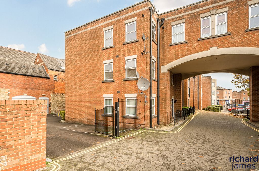 Property photo 1 of 16 F2Da86Cfb9Bc429A81A86Ea9c8Fe1Ec7