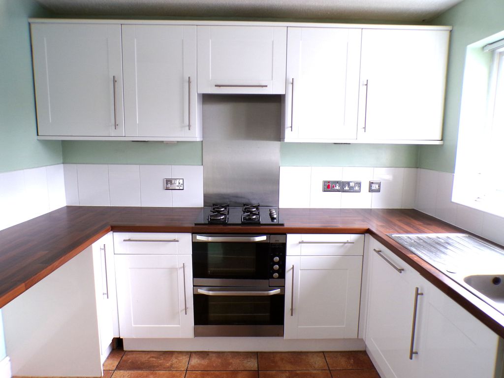 Property photo 3 of 10 Kitchen