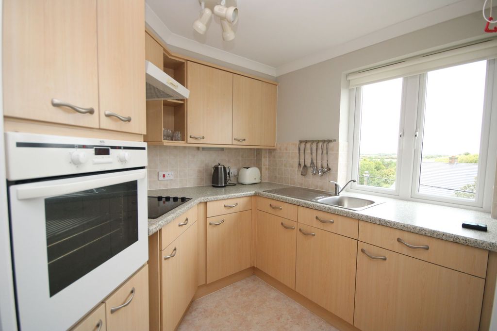 Property photo 3 of 12 Kitchen