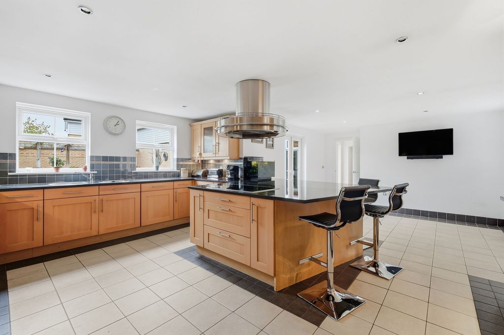 Property photo 3 of 22