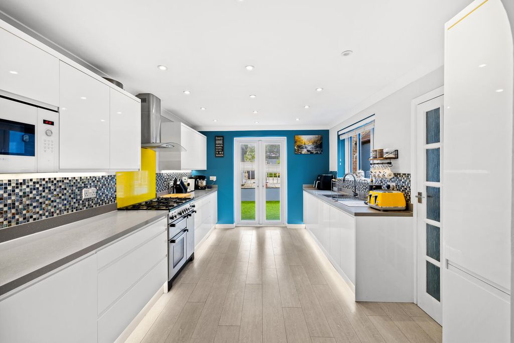 Property photo 2 of 22 Kitchen