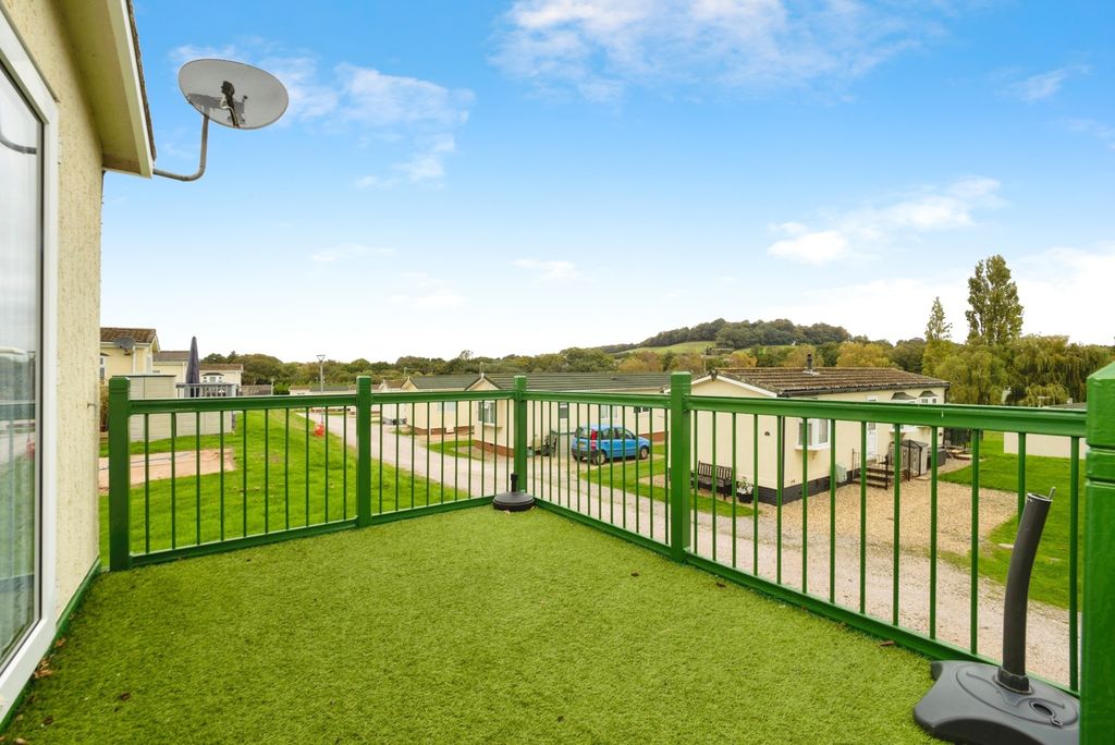 Property photo 2 of 17 Photo