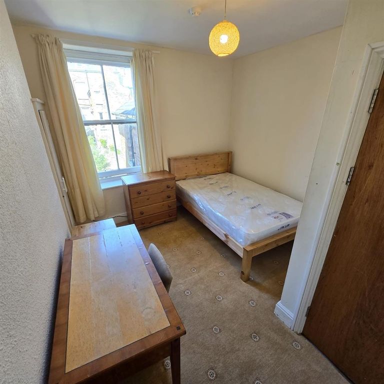 Property photo 3 of 9 Bedroom 2.Jpg