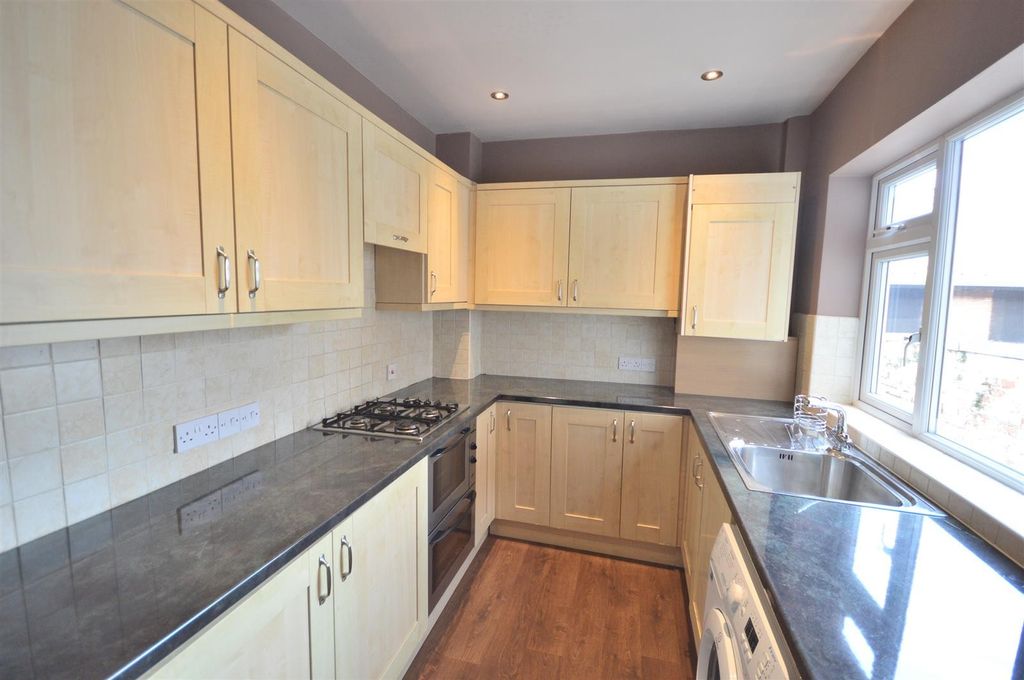 Property photo 3 of 6 Kitchen