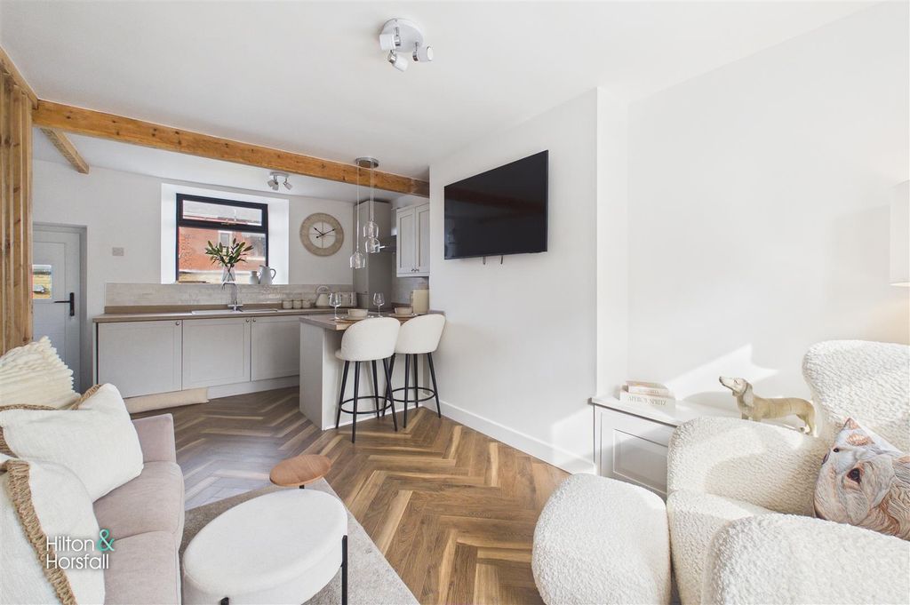 Property photo 2 of 14 Green End Road