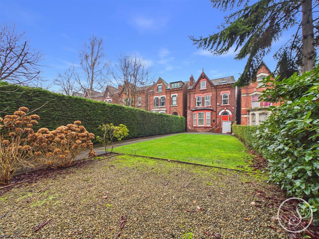 Property photo 1 of 31