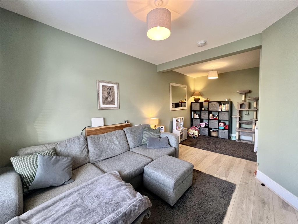 Property photo 2 of 17 Lounge