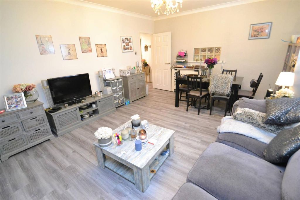 Property photo 3 of 9 Photo