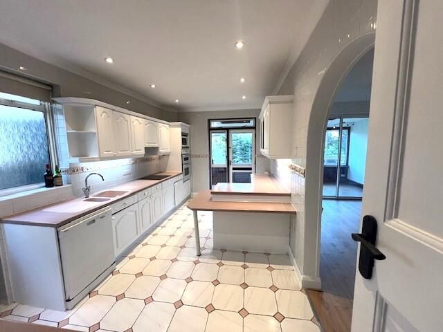 Property photo 2 of 17 Kitchen