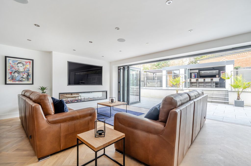 Property photo 2 of 22 1403026-12-696F57...