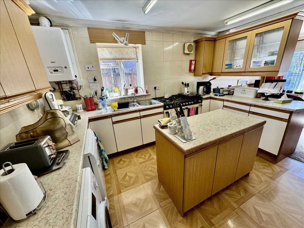 Property photo 3 of 12 Dining Room / Kitchen