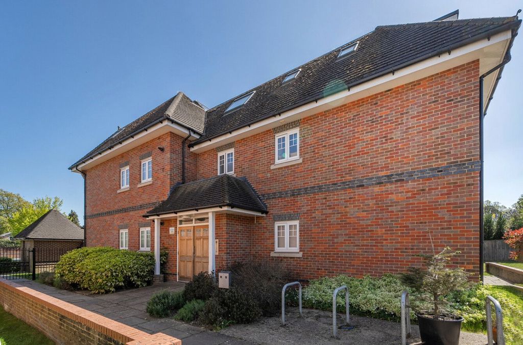 Property photo 1 of 12 1448496-14-69E944...