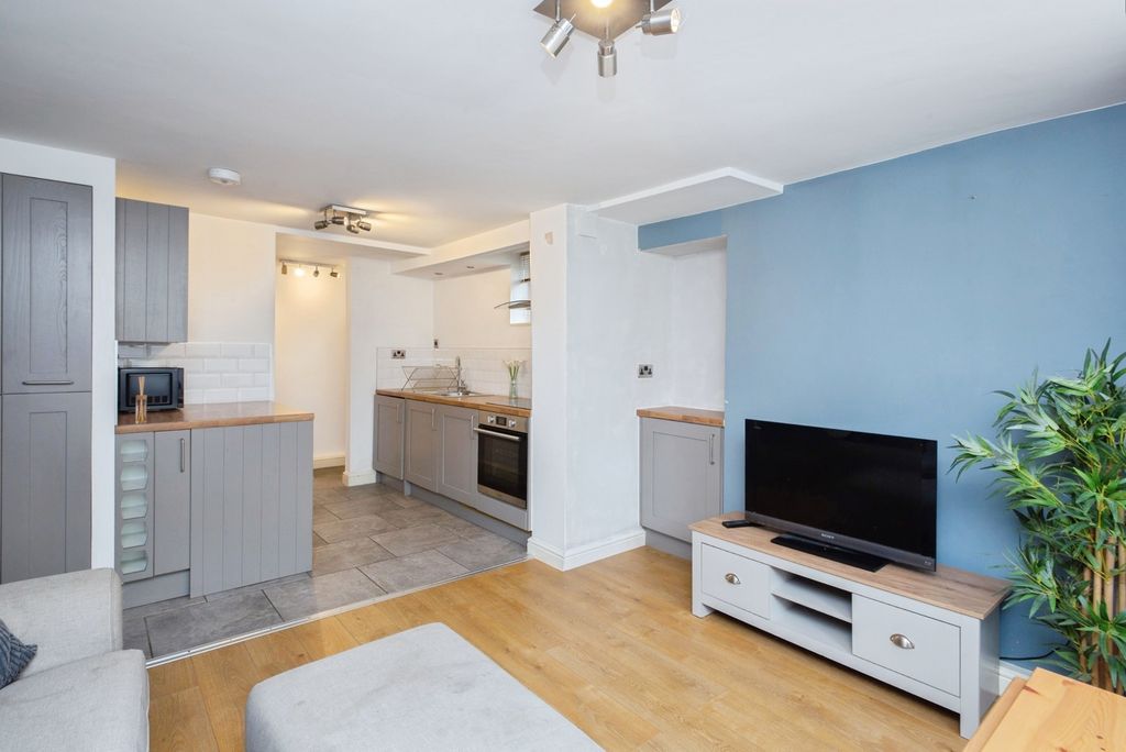 Property photo 2 of 16 Photo