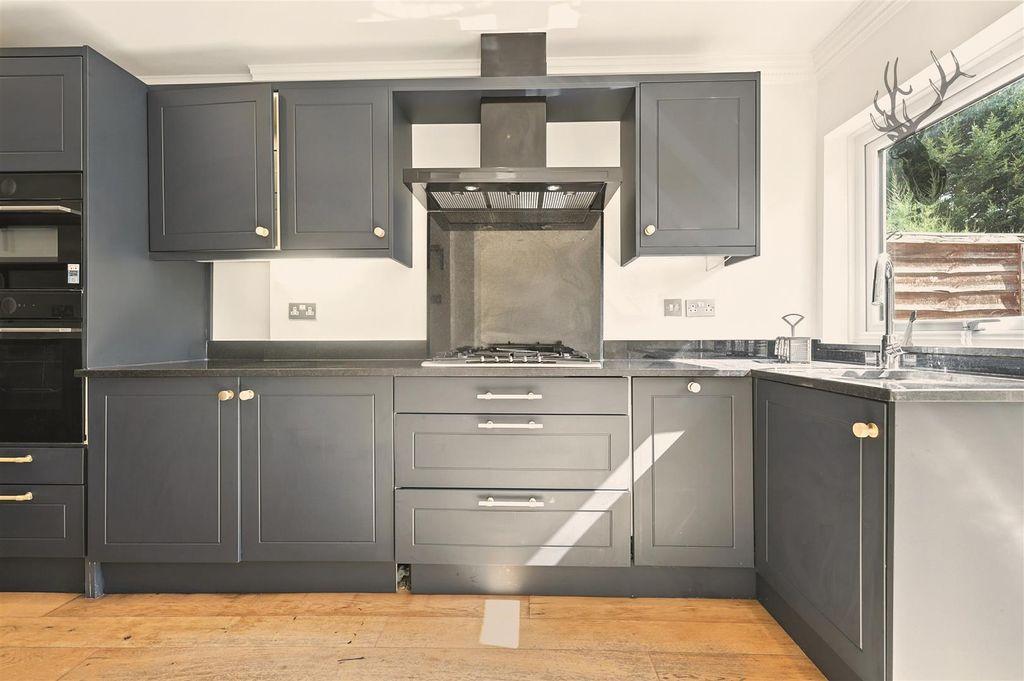 Property photo 3 of 45