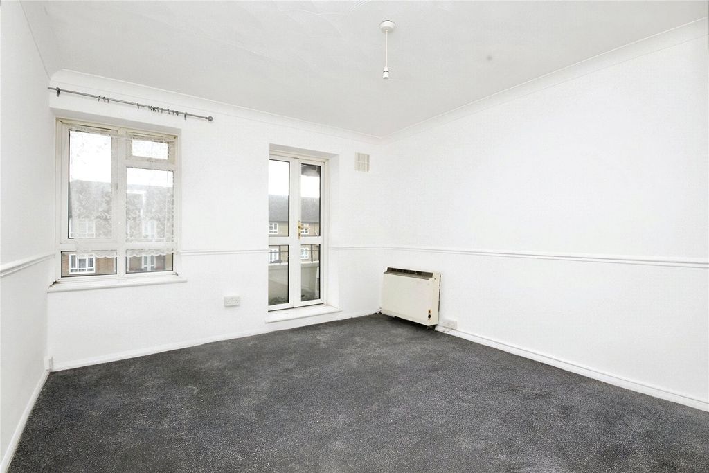 Property photo 3 of 7 Lounge