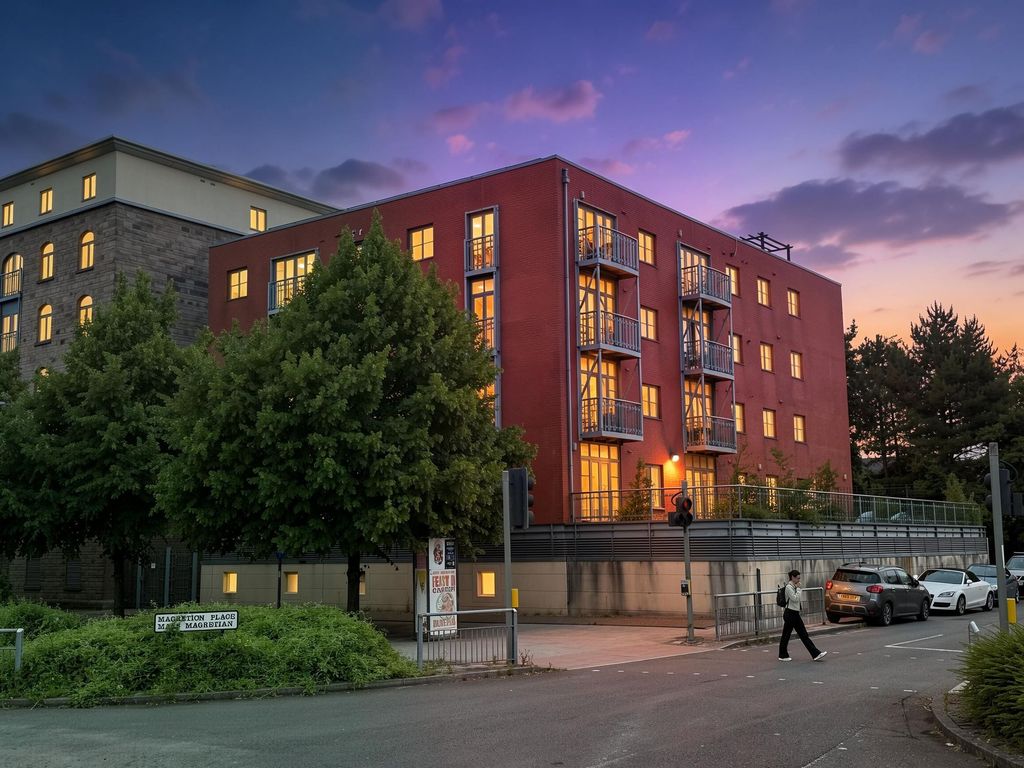 Property photo 1 of 21 South Mews