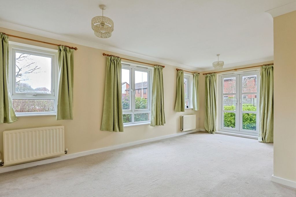 Property photo 2 of 15 Lounge/Diner