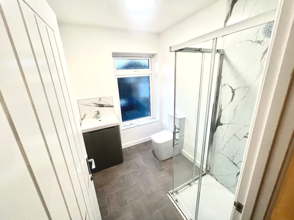 Property photo 1 of 4 Shower Room