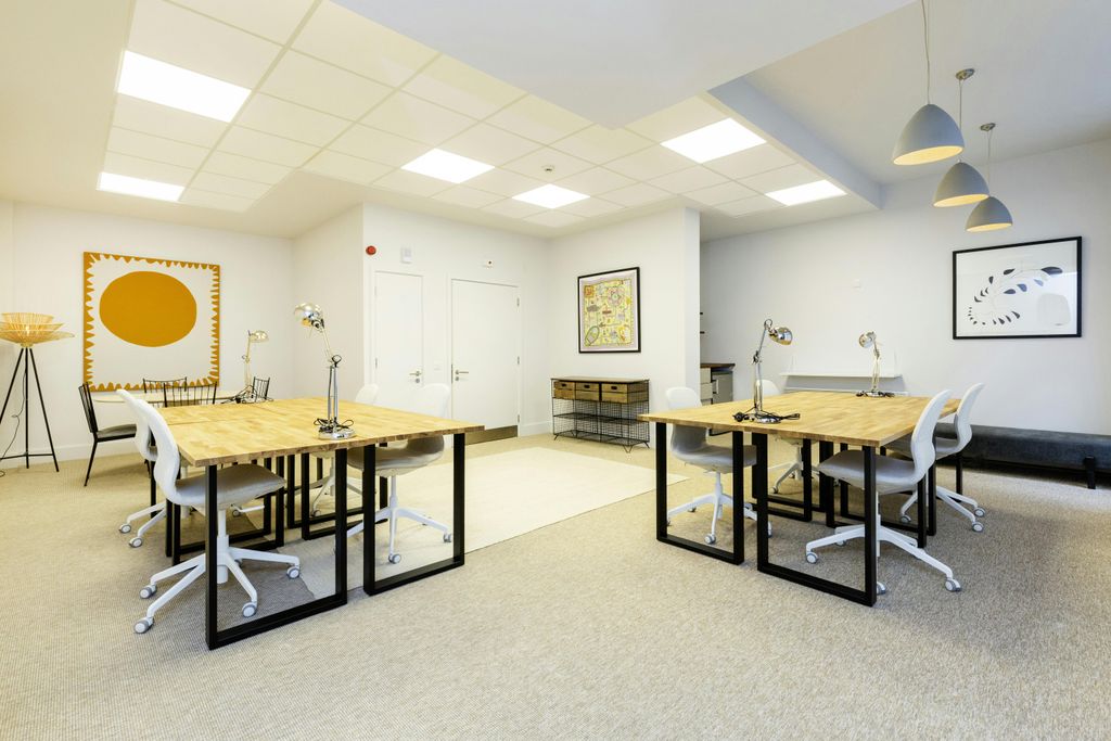 Property photo 1 of 6 82 Britannia Walk 1.Jpg