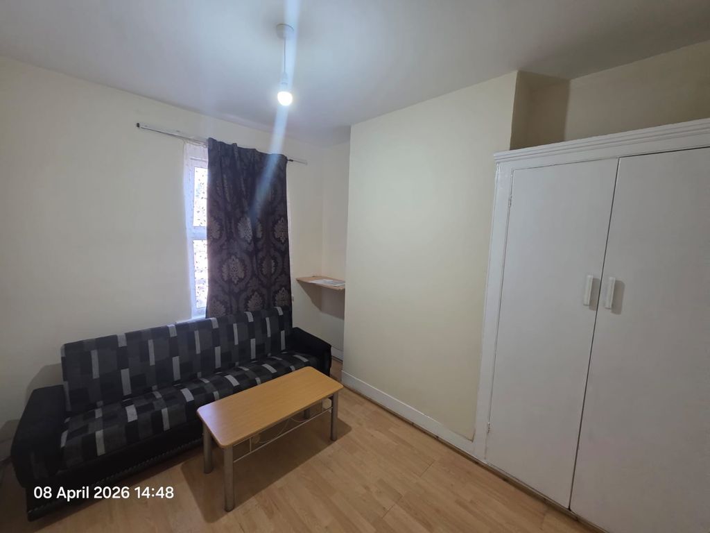 Property photo 1 of 5 1 Bed Flat To Rent Friars Road, London E6