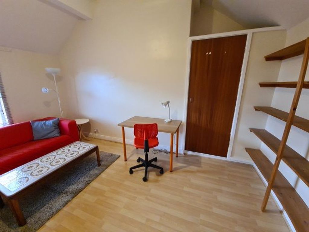 Property photo 1 of 5 Bright, Tidy Living Area With A Red Sofa, Coffee T...