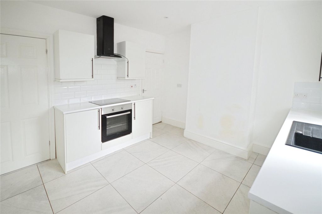 Property photo 2 of 10 Kitchen