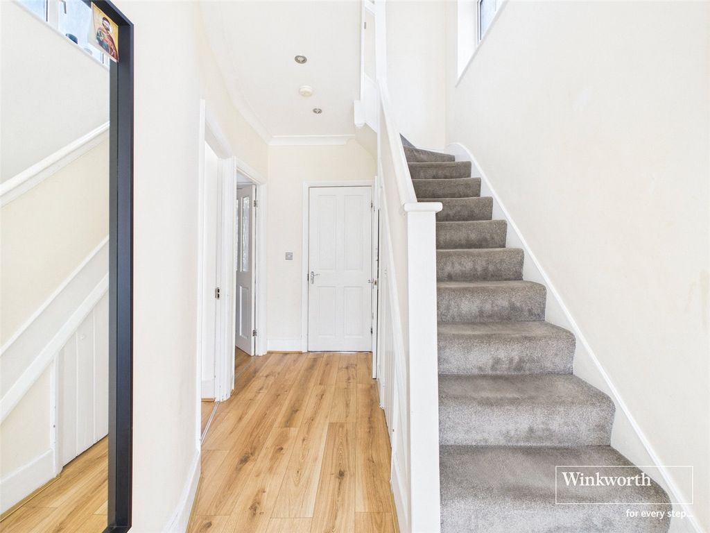 Property photo 3 of 11 Entrance