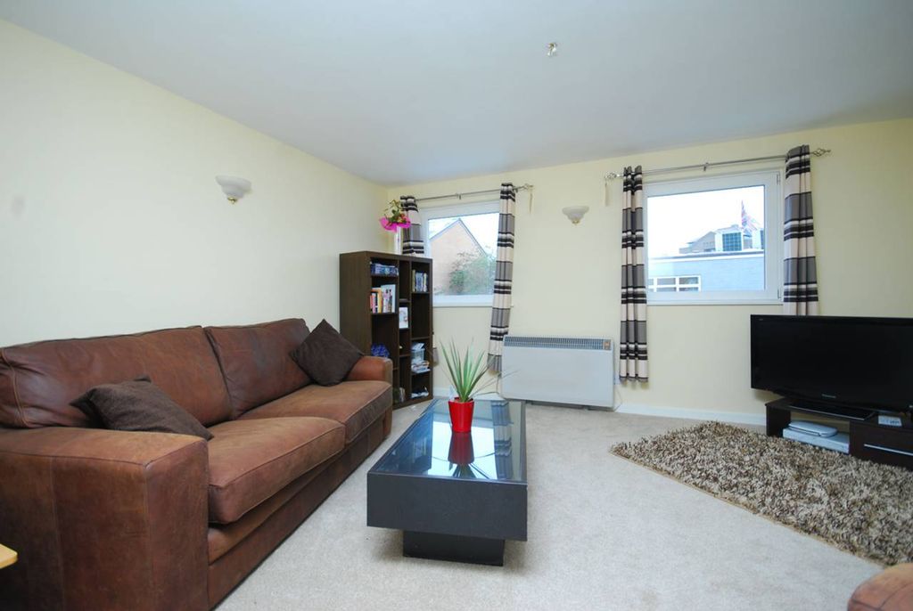 Property photo 2 of 32