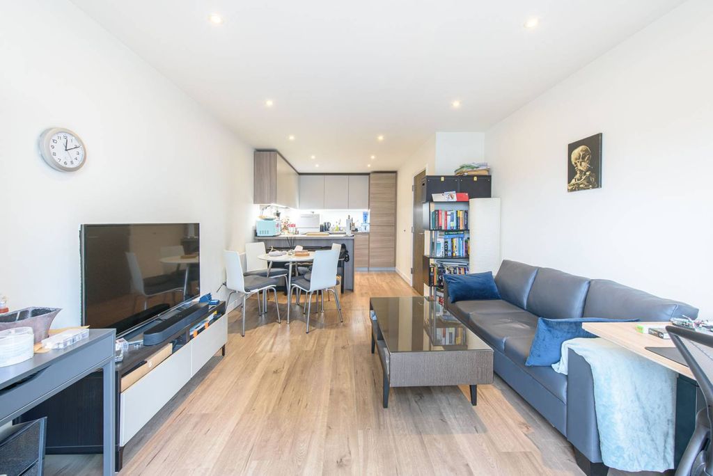 Property photo 3 of 11